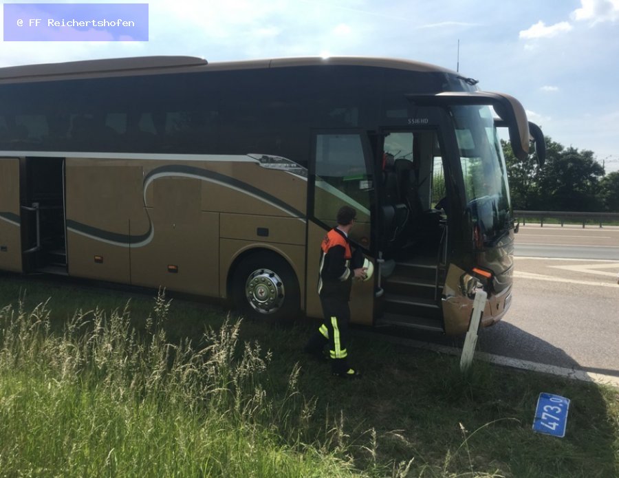 Unfall mit Straßenfahrzeugen, Verkehrshindernis Unfall mit Straßenfahrzeugen, Verkehrshindernis